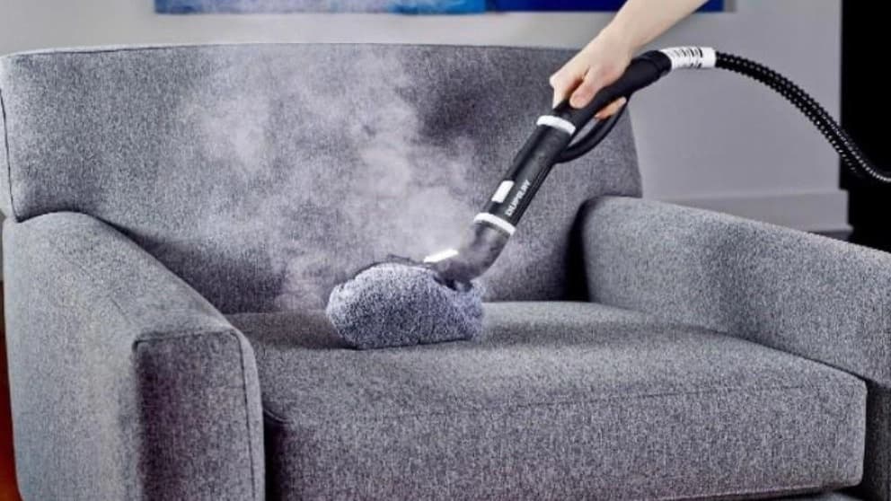 A masterpiece of sofa washing