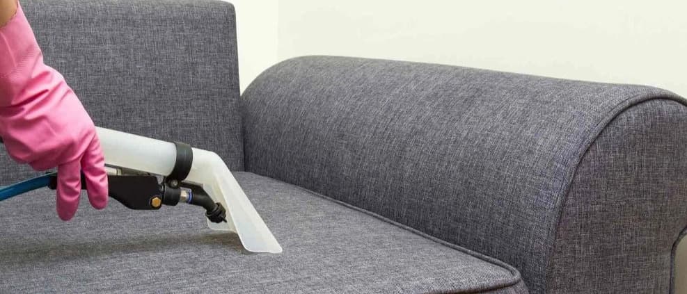 A masterpiece of sofa washing